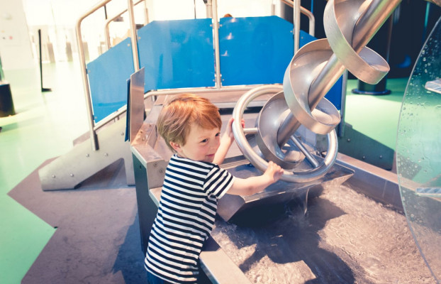 Nebo jeden z nejstarších způsobů čerpání vody. Nebo jeden z nejstarších způsobů čerpání vody.