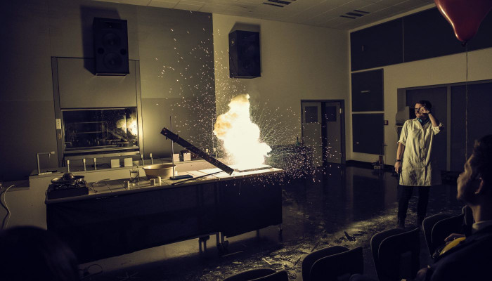 Budete žasnout na našich představeních s pokusy. Budete žasnout na našich představeních s pokusy.