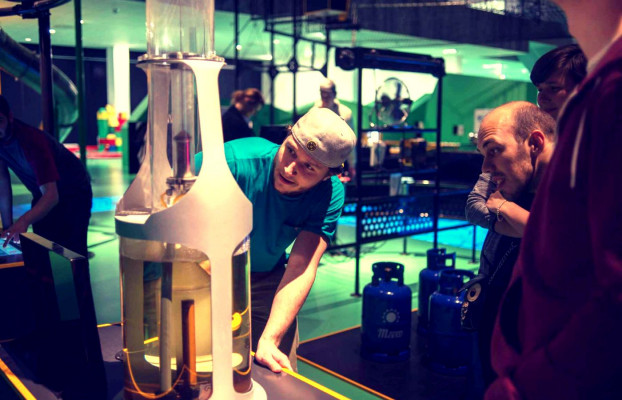 Odstartujete si vlastní raketu. Odstartujete si vlastní raketu.